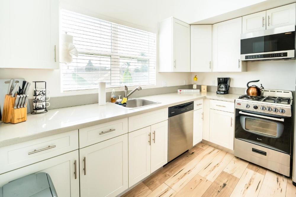 Unique 3-Level Loft with One bedroom & Two Full Bathroom